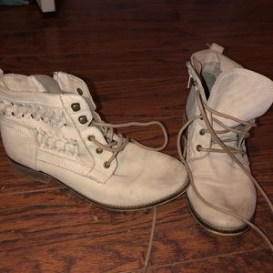 Aldo short lace up boots! Size 7